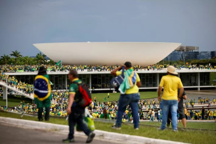 Julius Baer: Estrangeiros podem reduzir otimismo com Brasil após atos