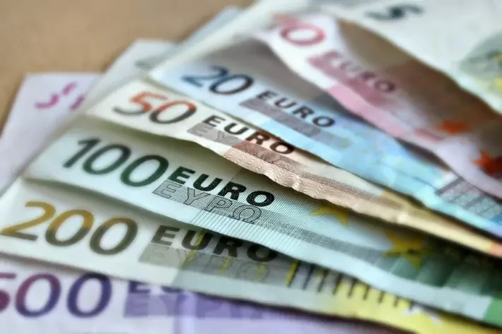 Euro hoje: moeda opera em alta nesta sexta-feira