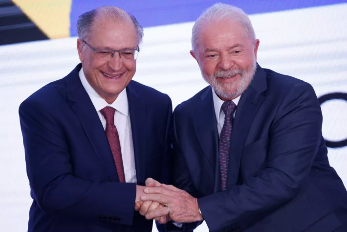Lula cria GT interministerial para política de valorização do salário mínimo