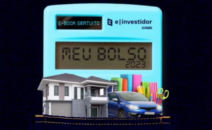 Imagem mostra uma calculadora em cujo display aparece o título do e-book Meu Bolso 2023 e, num plano à frente, imagens de casa, carro e material escolar