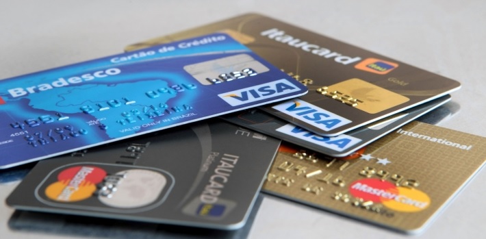 Confira como ganhar dinheiro com cartão de crédito de forma fácil