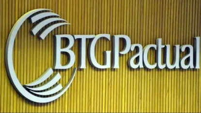 Fachada de fundo amarelo com a logo do BTG Pactual