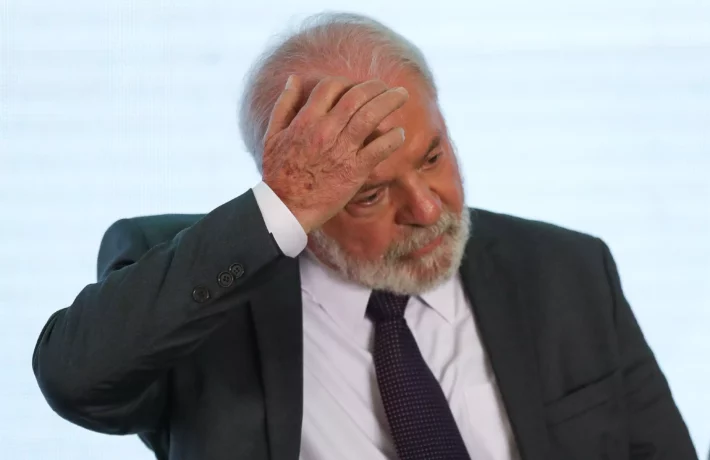 Lula volta a criticar taxa de juros