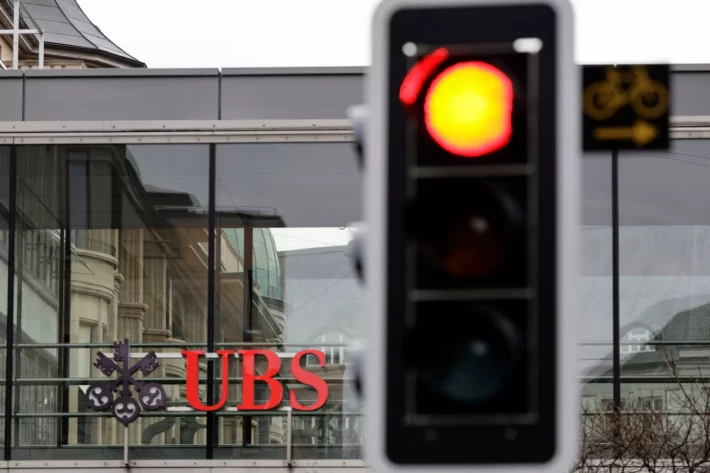 Após comprar Credit Suisse, UBS anuncia lucro histórico no 2° tri; ações disparam