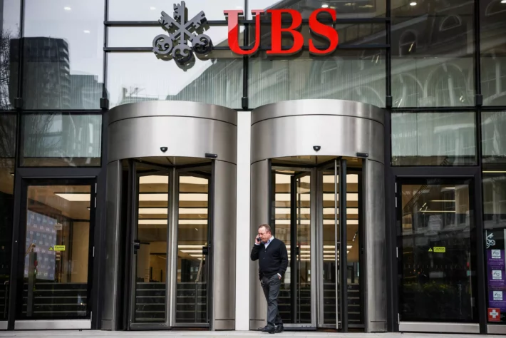 UBS lança oferta bilionária por títulos antes da compra do Credit