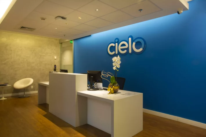 Cielo (CIEL3) convoca acionistas minoritários em meio a polêmica com bancões