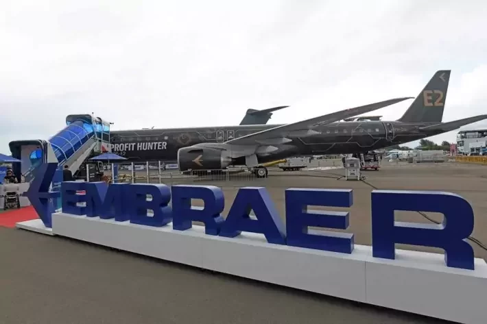 Embraer (EMBR3): depois de um 2022 amargo, ações estão voando na Bolsa