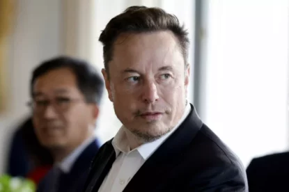 Ações da Tesla (TSLA34 ) estão supervalorizadas; alerta analista. Foto: Ludovic Marin/Pool via REUTERS