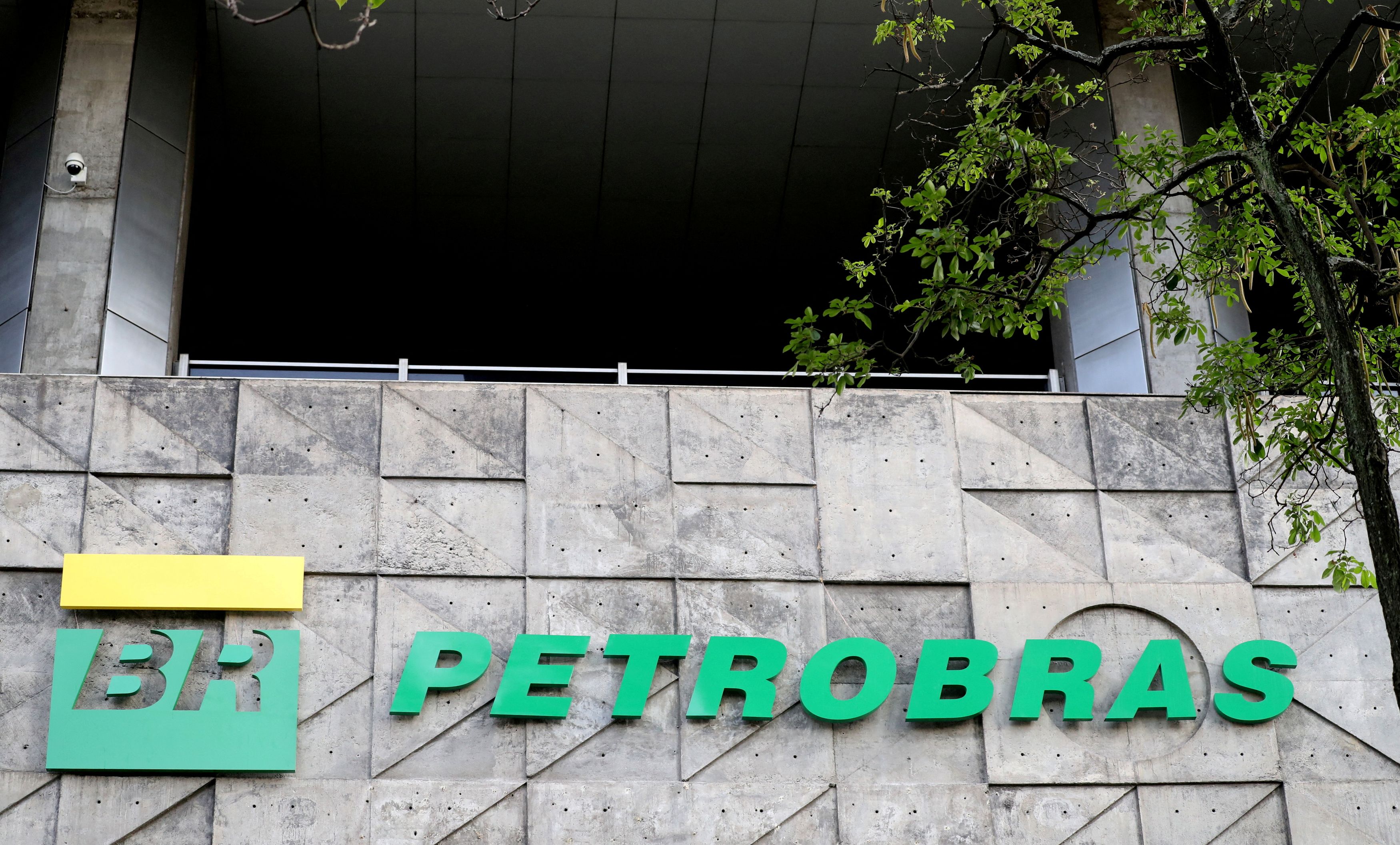 Petrobras (PETR3; PETR4) suspends support for shale industrialization unit;  to understand