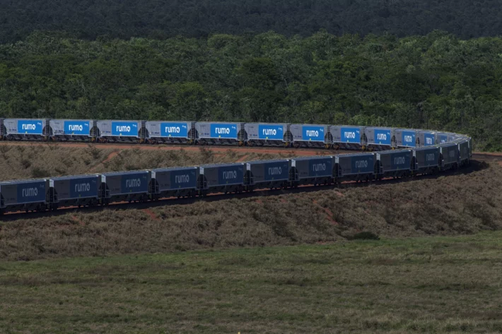 Rumo (RAIL3) tem lucro líquido maior em um ano; confira