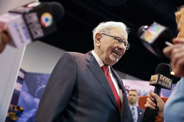 Berkshire, de Warren Buffett, aumenta posição em grandes empresas