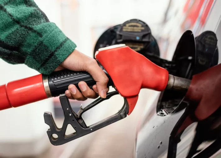 eFuel: gasolina sem petróleo pode ser alternativa aos altos preços dos combustíveis