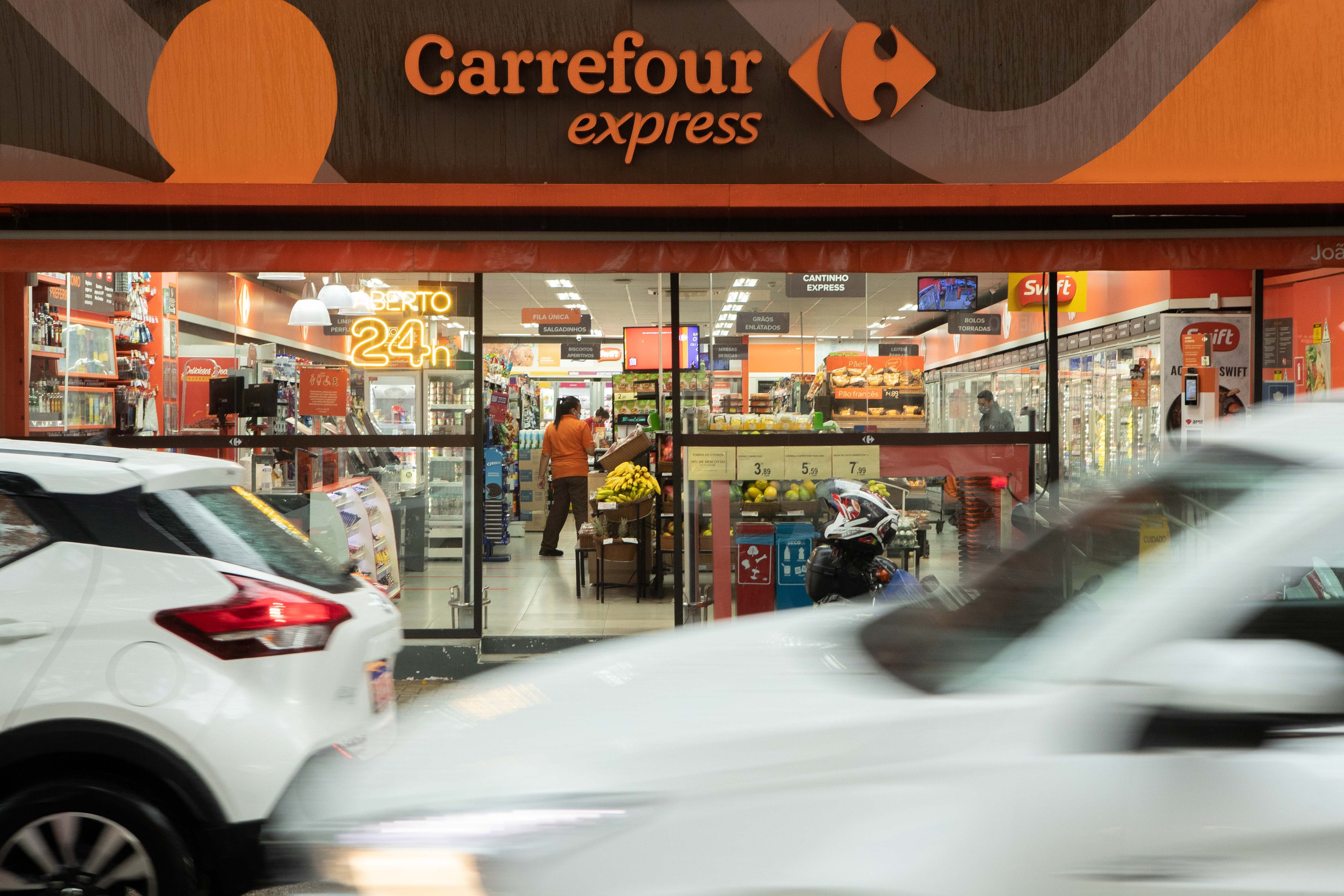 Carrefour (CRFB3) reverte prejuízo e anuncia lucro no 1º trimestre. Confira - Estadão E-Investidor - As principais notícias do mercado financeiro