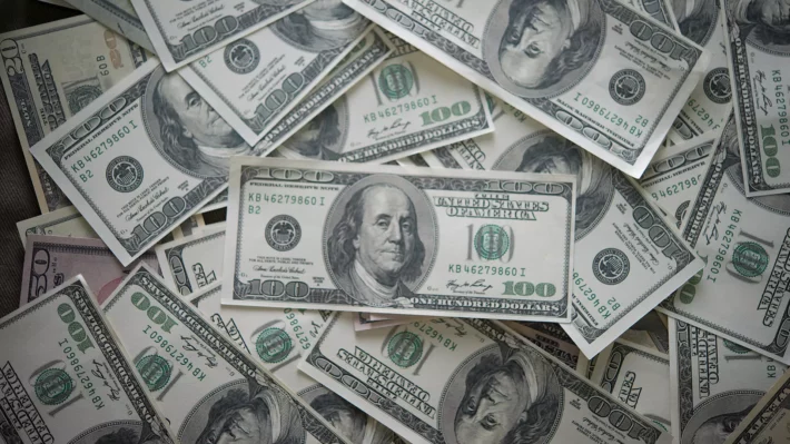 Câmbio: dólar sobe de olho no avanço dos juros de Treasuries