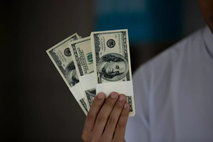 Dólar: quanto a moeda vai custar até o fim do ano? 10 corretoras respondem
