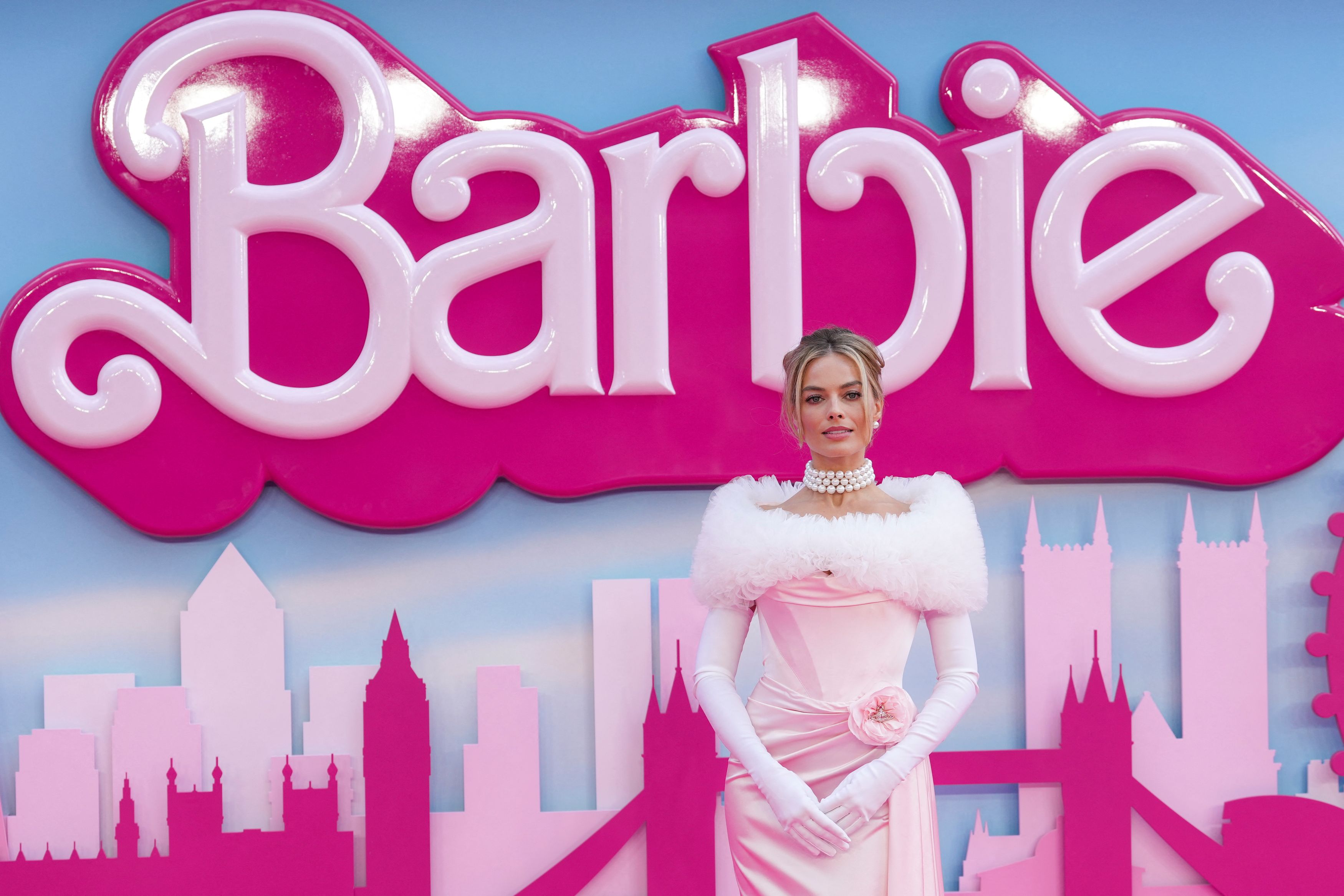 Margot Robbie será Barbie em primeiro filme sobre a boneca com atores reais  - Estadão