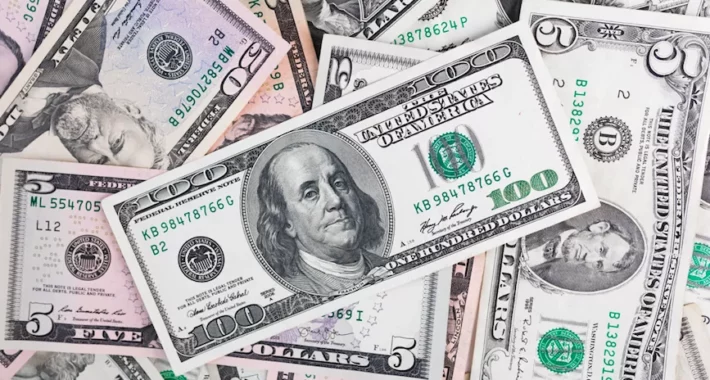 Dólar hoje: moeda recua após dados americanos serem divulgados