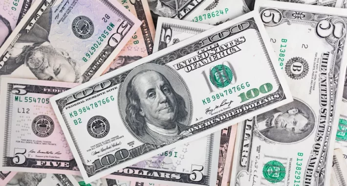 Dólar fecha a R$ 4,92 e Bolsa é melhor investimento de novembro