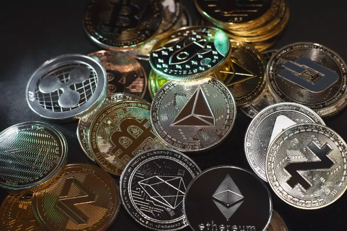 Empresa de criptomoedas atrasa saques e afeta investidores de bitcoin