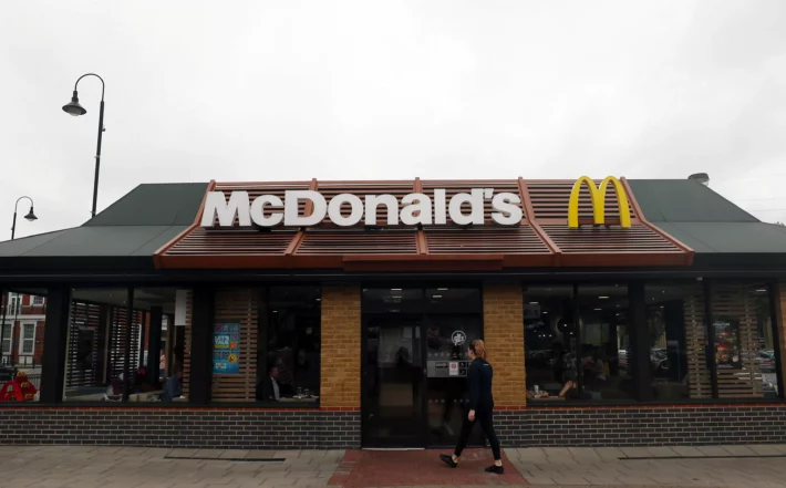 McDonald’s tem lucro acima do esperado e ação sobe no pré-mercado