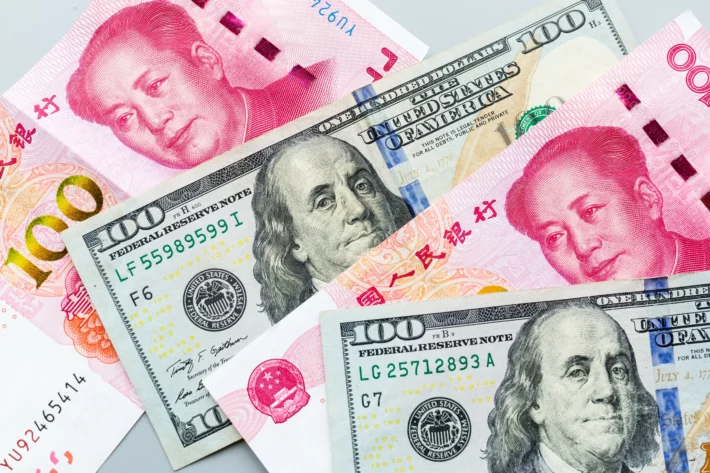 Moedas globais: dólar sobe ante iene e libra, com dados dos EUA em foco