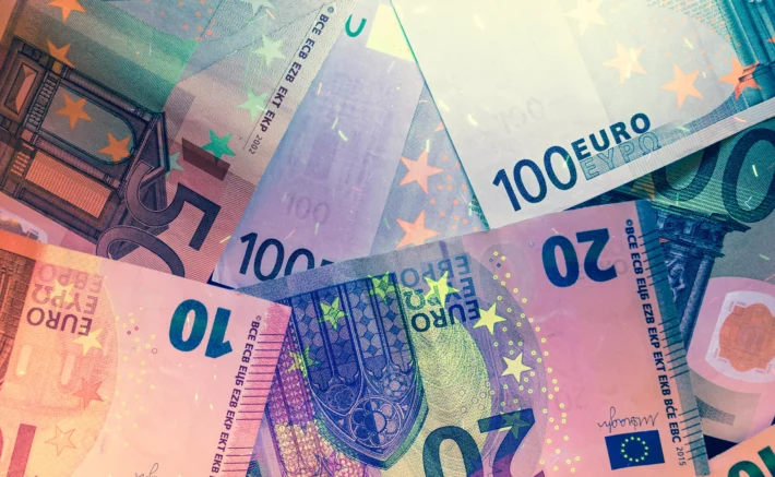 Moedas globais: dólar fecha misto no exterior com dados de inflação no radar