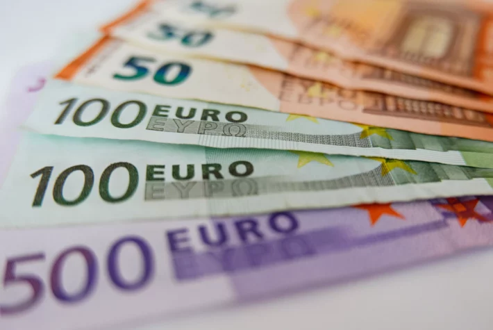 Bolsas da Europa operam estáveis à espera do PIB da Zona do Euro