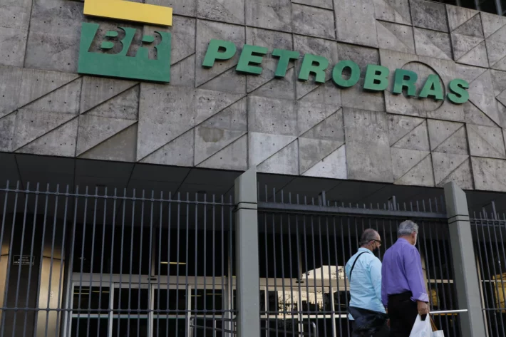 Petrobras (PETR4): ações se beneficiam com notícias de China e Rússia