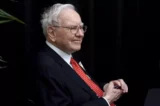 Warren Buffett negocia ações por conta própria? Charlie Munger fala sobre o assunto