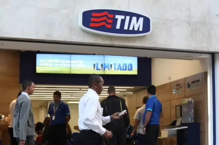 TIM (TIMS3) Brasil tem lucro robusto, mas pode ser vendida; e as ações?