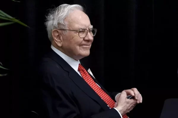 Warren Buffet doa US$ 866 milhões e dá recado aos acionistas da Berkshire