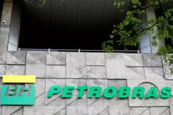 Petrobras (PETR4) e governo firmam acordo para captura e armazenamento de CO2
Foto: REUTERS/Sergio Moraes