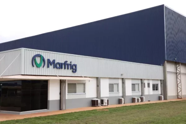 Ações da Marfrig (MRFG3) operam em alta após anúncio sobre novas iniciativas