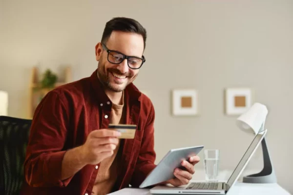 Novo limite para juros do crédito rotativo começa hoje; veja o que muda