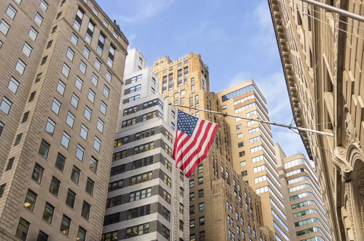 Ações do New York Community Bancorp caem mais de 30% nos EUA