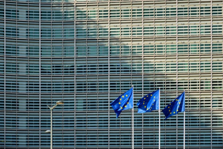 Bolsas da Europa fecham em alta com novas pistas sobre corte de juros