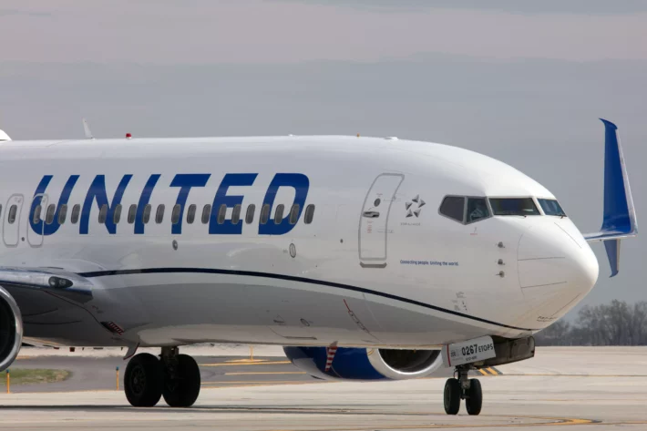 United Airlines (UAL) tem prejuízo menor do que o esperado e ação reage