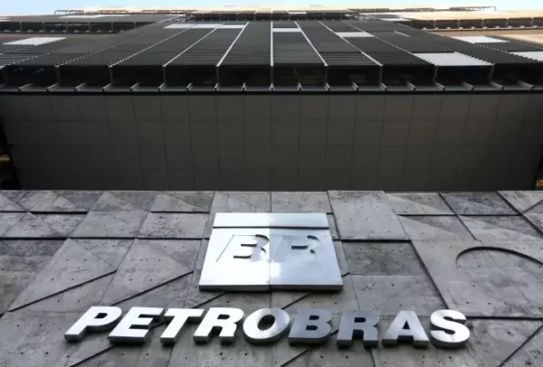 Petrolíferas se destacam na Bolsa nesta segunda-feira