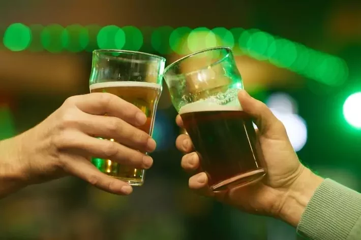 Cervejaria Heineken anuncia lucro de 2023 abaixo do esperado. Confira