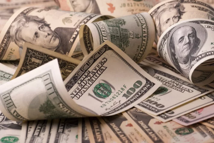 Moedas globais: dólar recua após divulgação de dado econômico dos EUA