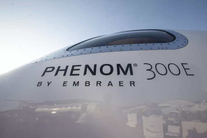 Embraer (EMBR3) projeta receitas para o ano de 2024