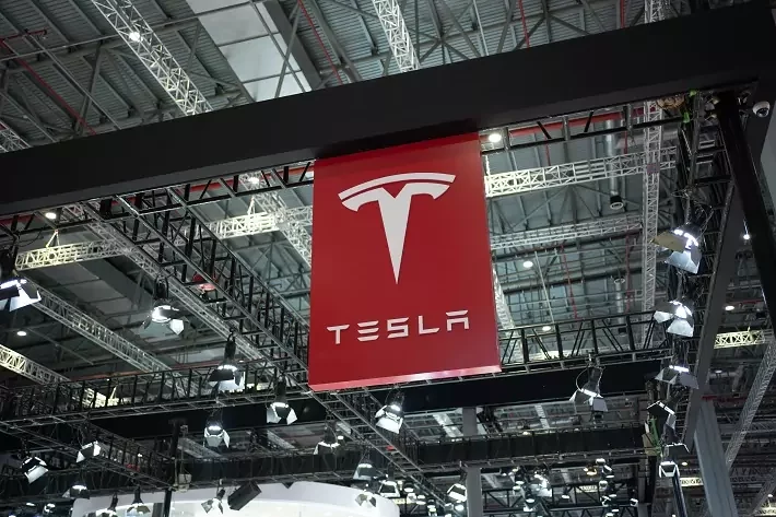 Tesla (TSLA34): ações avançam em dia de votação de salário de Elon Musk