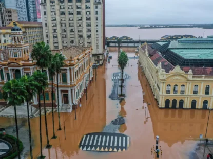 Ruas alagadas em Porto Alegre - RS