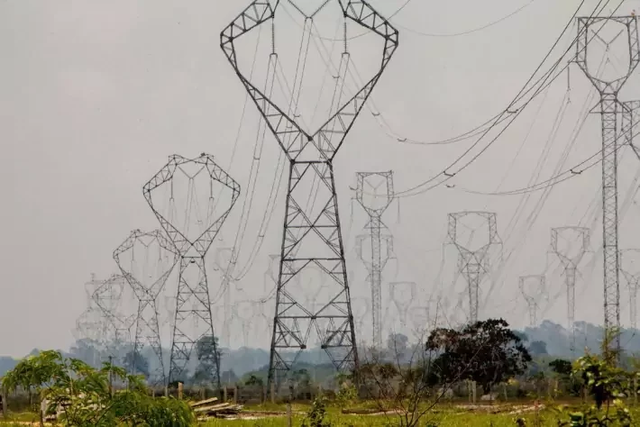 Safra joga a toalha com Taesa (TAEE11) e elege elétrica que fez grande aquisição recente como preferida