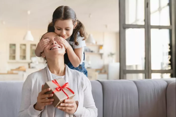 Dia das Mães: dicas para não cair em golpes no momento da compra do presente