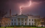 Relâmpago atingindo a Casa Branca, Washington DC.