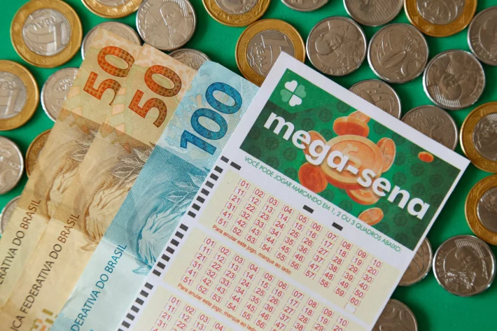 Resultado da Mega-Sena: prêmio chega a R$ 120 milhões após acumular de novo; veja quanto rende o valor