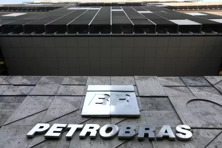 Petrobras (PETR3; PETR4): prejuízo no 2º Tri vira holofote para outras petroleiras; entenda