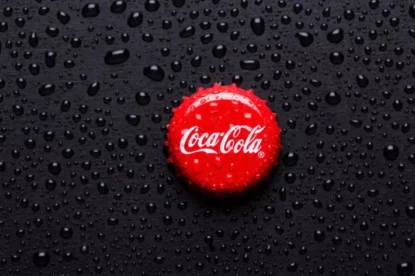 Coca-Cola (COCA34) anuncia dividendos para outubro; saiba como receber