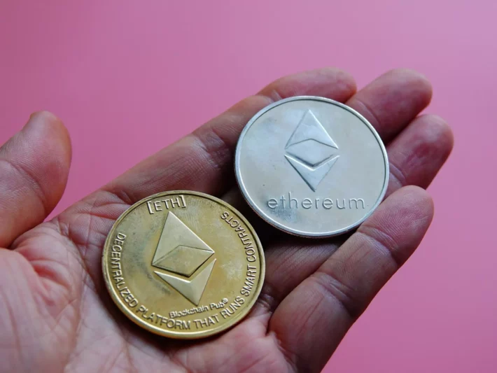 O que você precisa saber sobre os ETFs de Ethereum; ativos começam a ser negociados na terça (23)